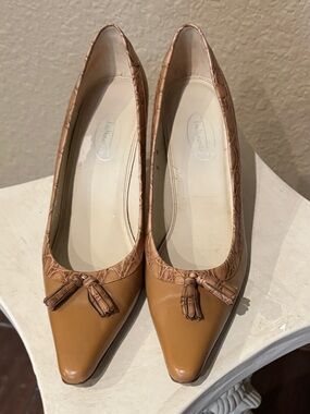 Talbots Women’s Camel Leather Pointed-Toe Pumps With Embossed Animal Skin Trim